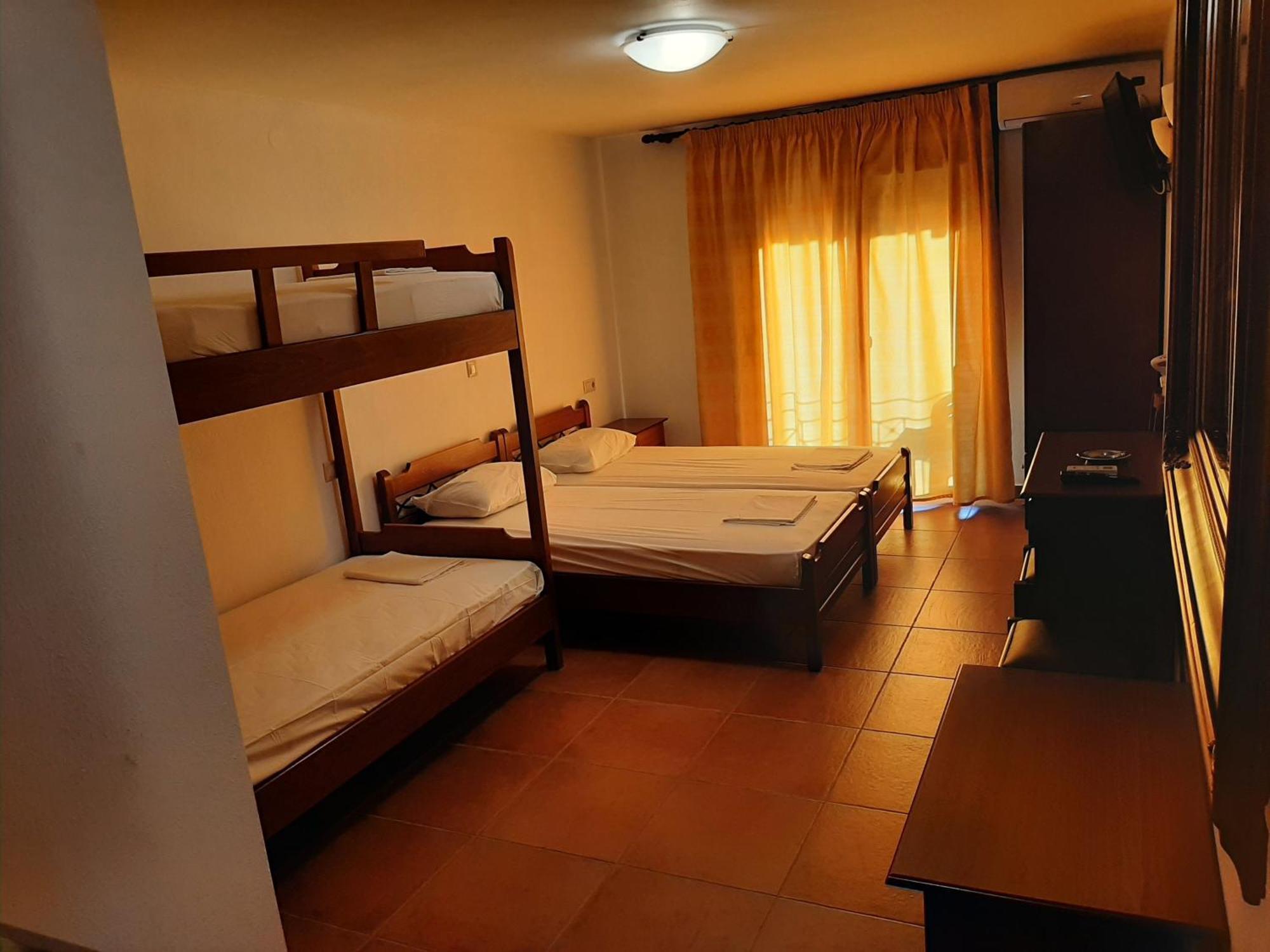 سارتي Hotel Kosmas الغرفة الصورة