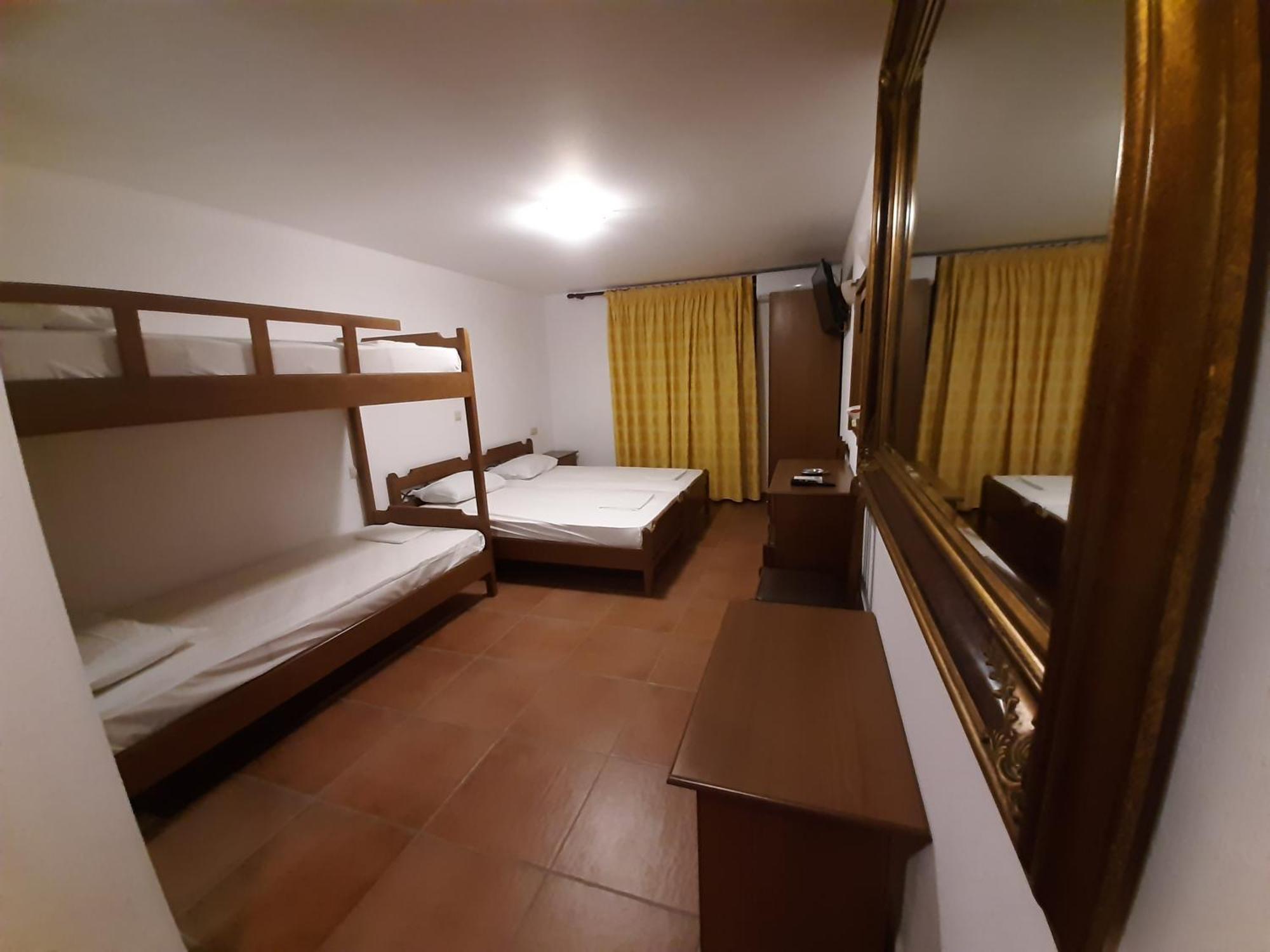 سارتي Hotel Kosmas الغرفة الصورة